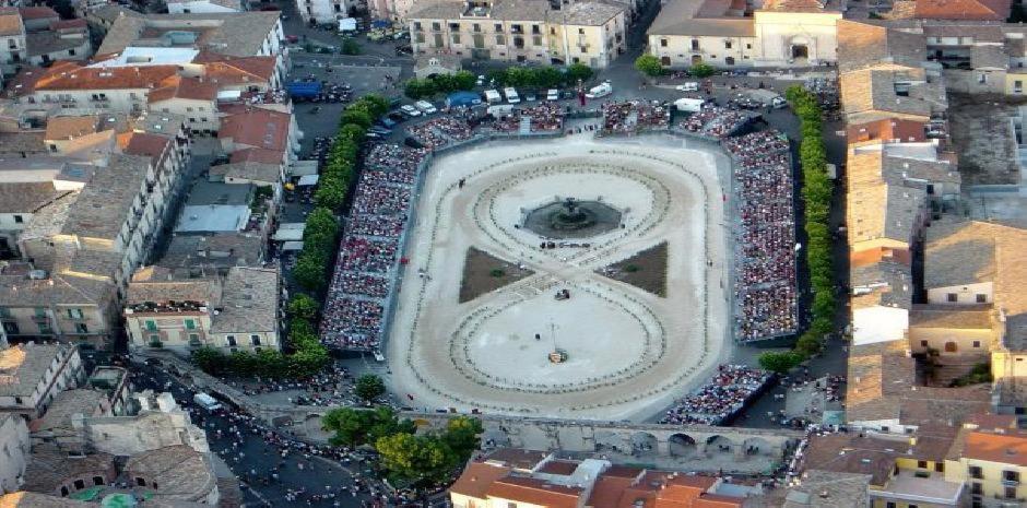 סולמונה Dietro Piazza Maggiore מראה חיצוני תמונה