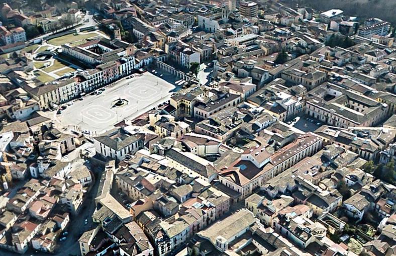 סולמונה Dietro Piazza Maggiore מראה חיצוני תמונה
