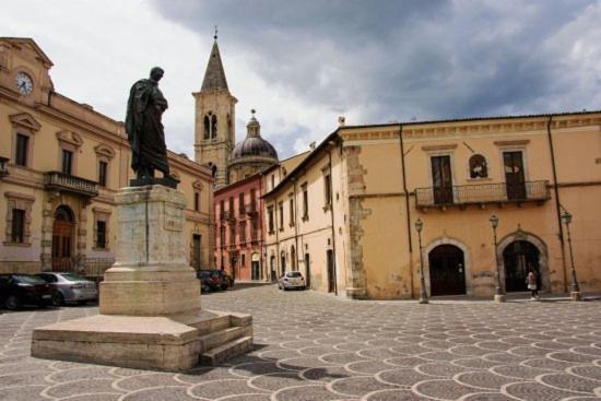 סולמונה Dietro Piazza Maggiore מראה חיצוני תמונה