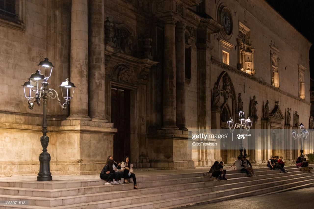 סולמונה Dietro Piazza Maggiore מראה חיצוני תמונה