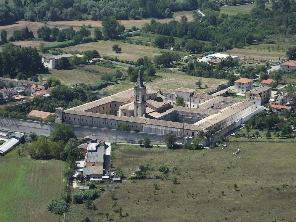 סולמונה Dietro Piazza Maggiore מראה חיצוני תמונה