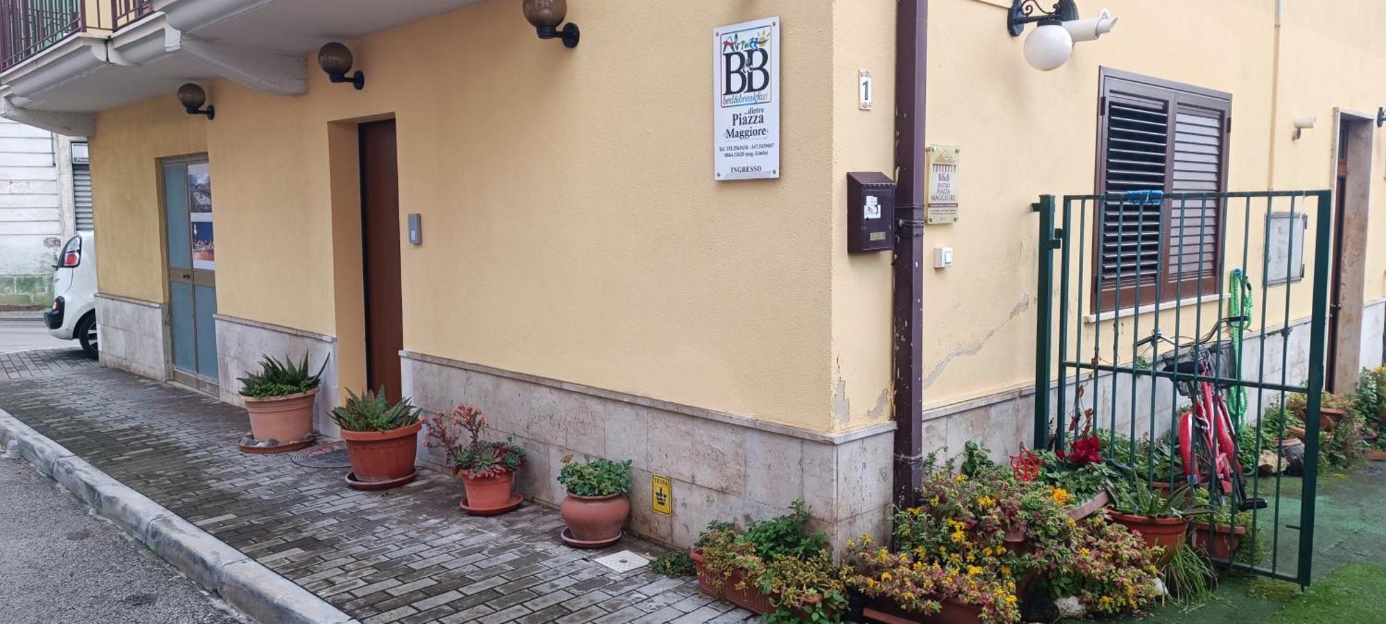 סולמונה Dietro Piazza Maggiore מראה חיצוני תמונה